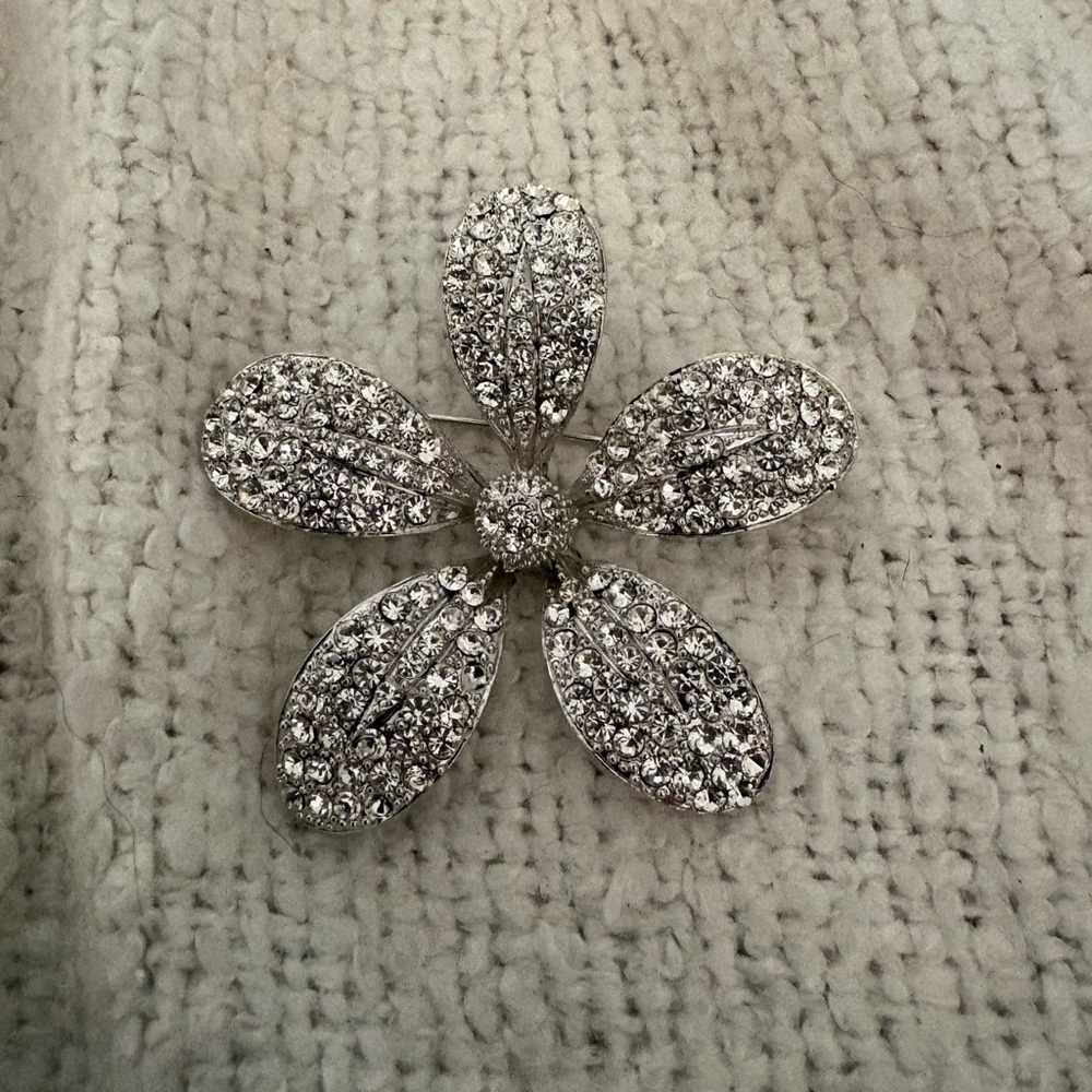 Elegant Swarovski Crystal Floral Brooch